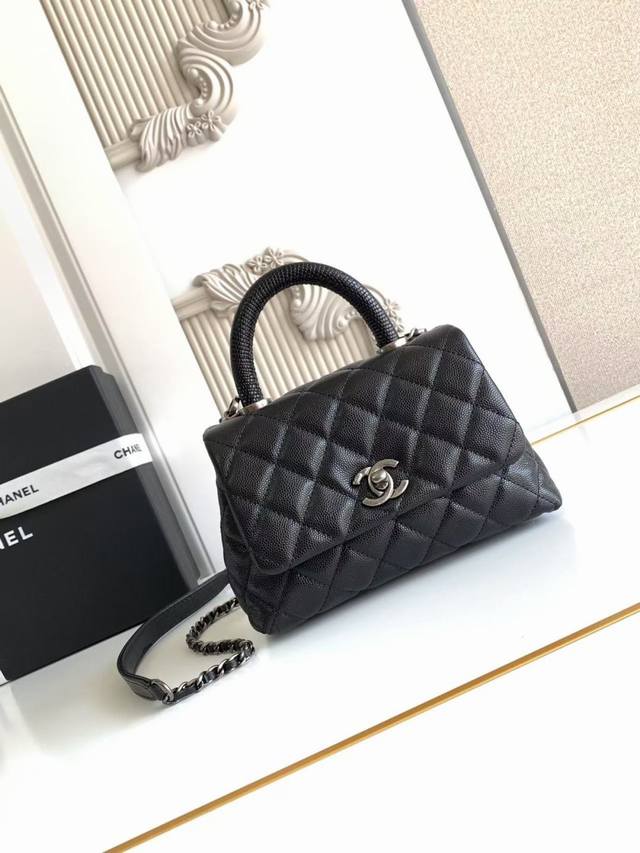 As2215 14K金 Cocohandle经典款几乎是王炸 进口小颗球纹牛皮手提口盖包 没有买原版是看不出的 买来的原版都拆了开发 ：19X13X9Cm