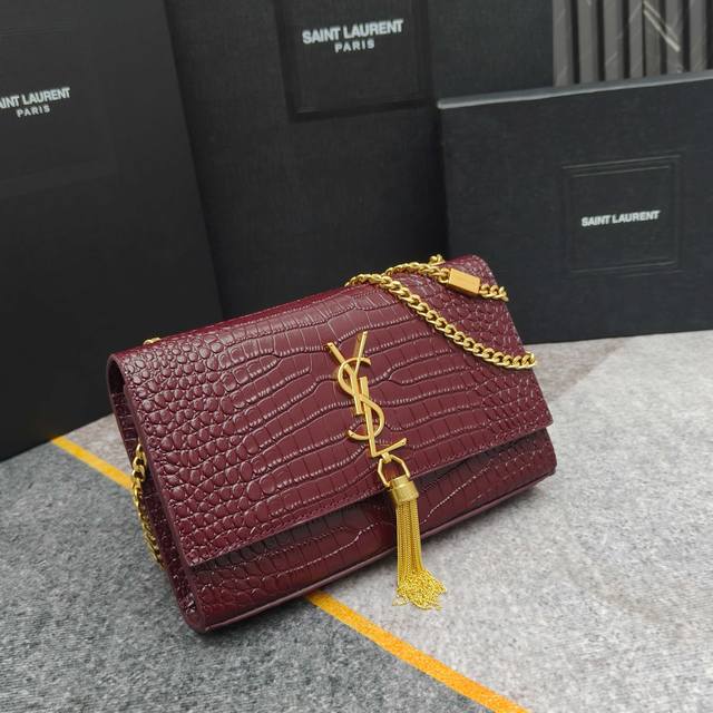 Yslsaint Laurent Slp时尚博主Chiara Ferragni 各大明星同款金属Logo金闪闪做工精细 皮料超美 方便实用型 款号：8832#S