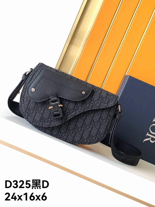 新颜色斜挎包型号：原单D325#黑色D提花，顶级原单货专柜休闲时尚斜挎包流行款，高端大气，时尚有品味，原单专用高端头层牛皮，专柜标准布，超级实用，打上专柜Log