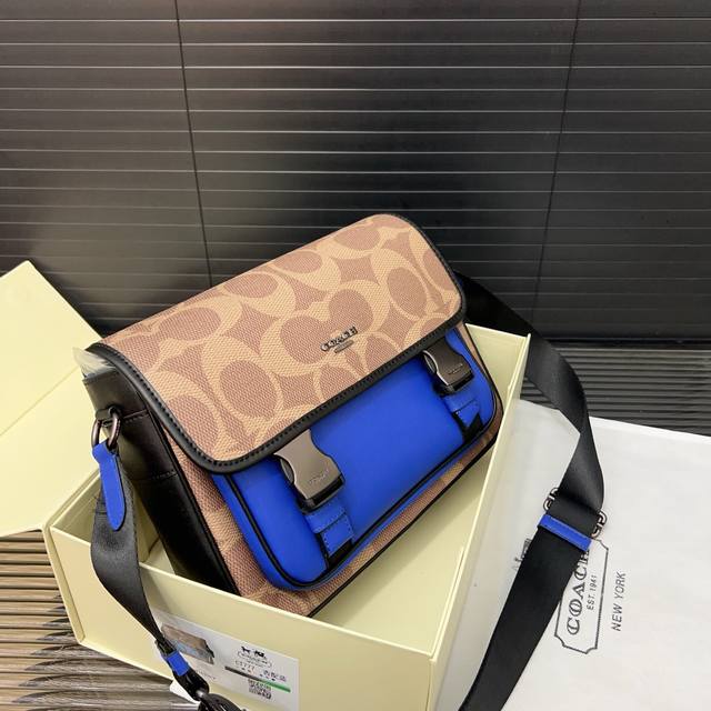 Coach 蔻驰 Racer 邮差包Track撞色翻盖斜挎包 男女通用单肩包 经典百搭 实物拍摄 原厂原版面料 配送礼盒 20 X 27 Cm。