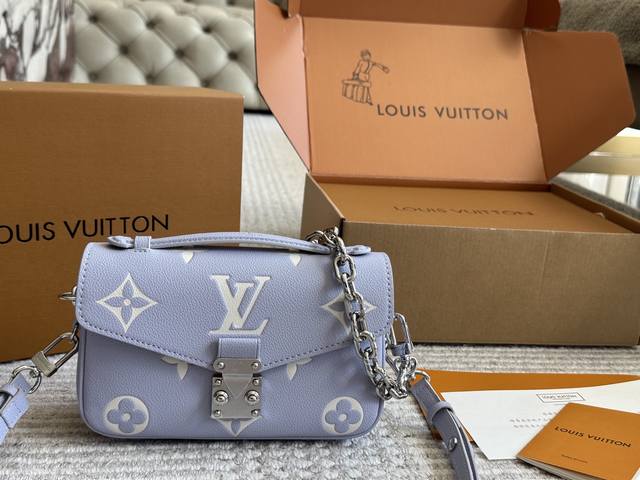2025第一只Lv当然要是香芋紫喽颜色奶里奶气的长在我心巴上的一款 干干净净的容量可以满足女生基本需求 太美了太仙啦奶呼呼的淡紫色 Lv路易威登小邮差包手提单肩