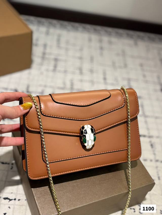 宝格丽Bvlgari 神仙合作款 Ss25限定系列 撞色新款 原版珐琅蛇头 A爆啦 原单品 Woc风琴包 内里原版隔断 可单肩可斜挎 万年不过时 专柜对版 彰显