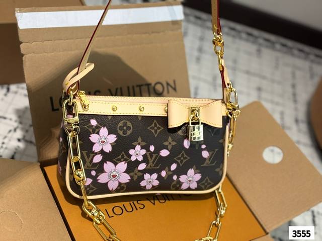 樱花系列 Lv村上隆联名款麻将包 2025早春走秀款 枕头包 Lv 路易威登 新款经典枕头包单肩斜挎女包 尺寸20 13Cm 折叠盒包装