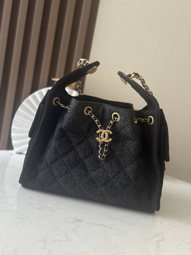 原厂皮 25C牛皮嘻哈包 香奈儿 Chanel Hobo 腋下包 嬉皮腋下包小号 复古金币纽扣抽绳水桶包+菱格纹+复古黑金 经典链条设计，高级感十足！日常出行必