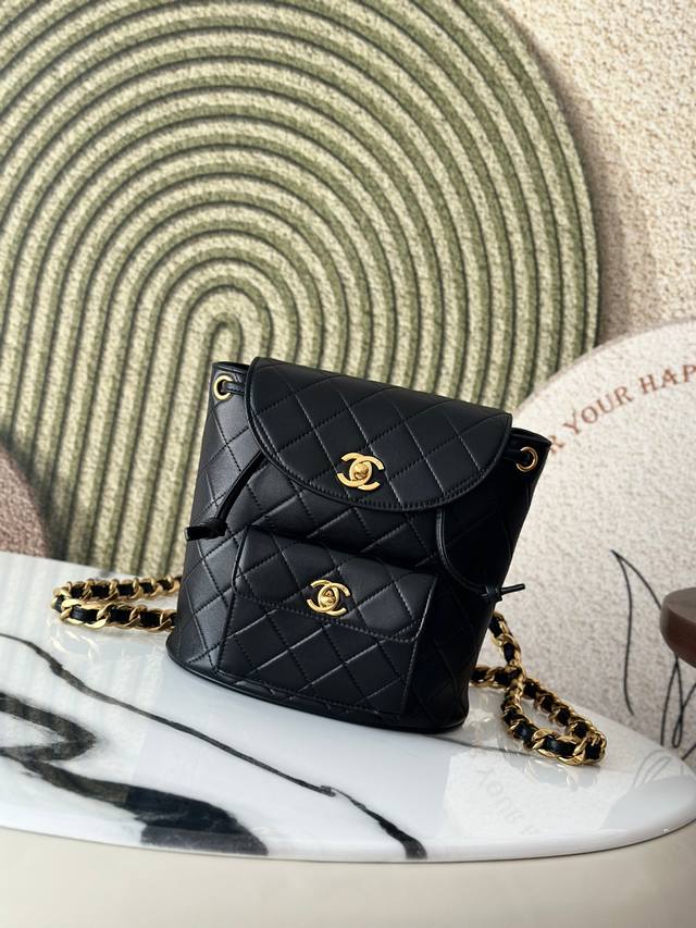 原厂皮 A 大号现货 Chanevintage双肩包 毫不夸张的说 这是一款可以传宗接代的Vintage背包！经典双C Logo、菱格纹 搭配金色金属 皮链肩带