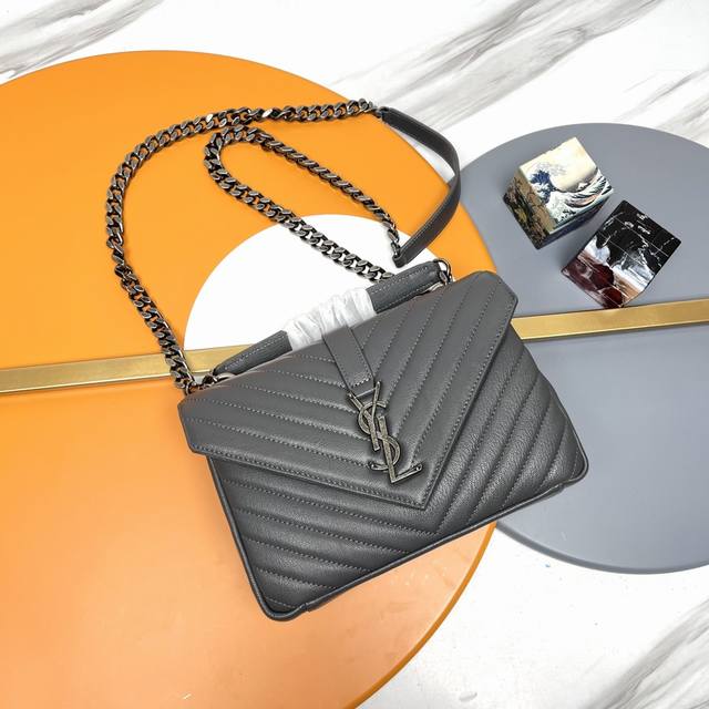 Monogram College# 灰色 银扣_24Cm 万年款邮差包，火辣辣的劲爆款24Cm，街拍神器，众多明星好莱坞女神的首选款式，怎么搭都好看、怎么搭都毫