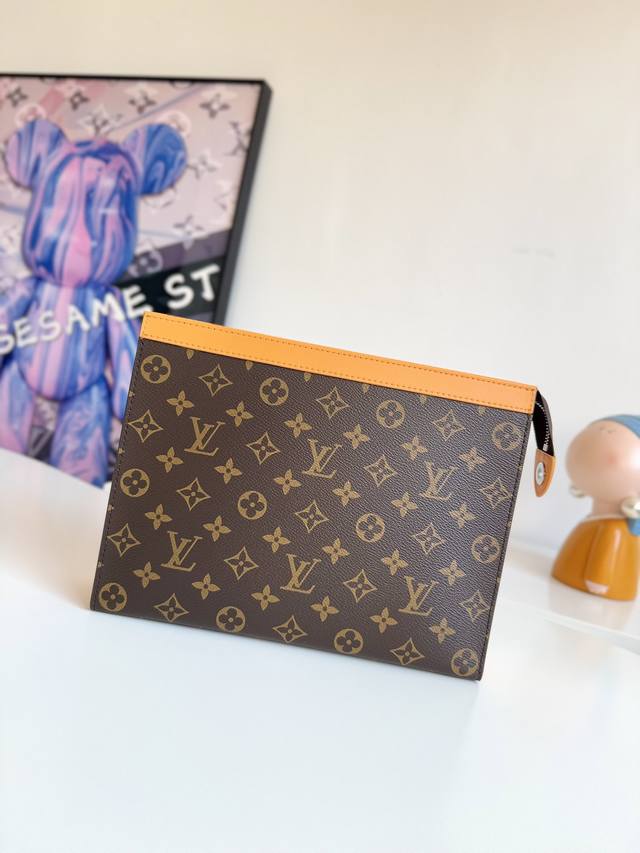 工厂p价 海外原单M12820黄色独家实拍! Monogram Maccasse用画布缝制,并修剪彩色皮革,并施加同系颜色的内衬“pochet Voyage M 工厂p价 海外原单M12820黄色独家实拍! Monogram Maccasse用画布缝制,并修剪彩色皮革,并施加同系颜色的内衬“pochet Voyage M