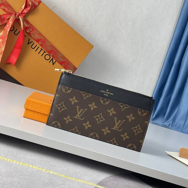 工厂p价 海外原单M80348独家实拍! Slim purse 手拿包采用 Monogram 帆布和光滑牛皮革实现简约构型,点缀路易威登标识压纹,设有拉链主隔层 工厂p价 海外原单M80348独家实拍! Slim purse 手拿包采用 Monogram 帆布和光滑牛皮革实现简约构型,点缀路易威登标识压纹,设有拉链主隔层