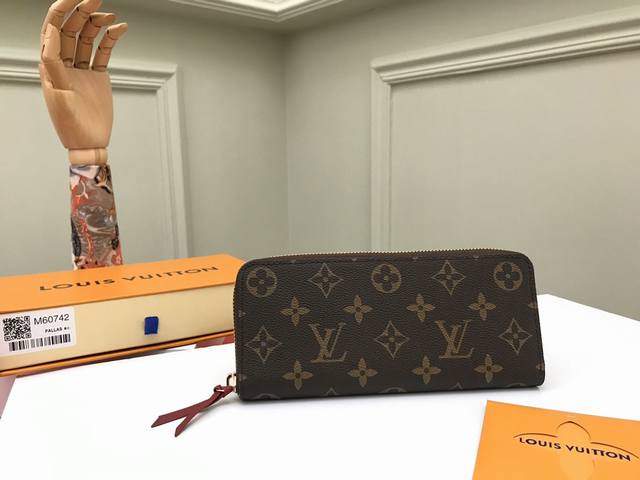 工厂p价 顶级原单 M60742老花紫红以时尚而实用的 Monogram 帆布制成的CléMence钱夹外形小巧，但容量十足。 色泽明亮的衬里和皮质拉链头更令其