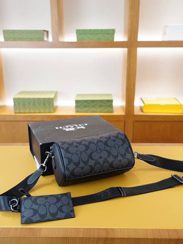 coach 蔻驰 官网同步 高版本 斜挎单肩背包 永恒不过时的标志性产品 纯原单小牛皮 顶级五金制作 非市面普通版本 贸易公司订单货 全部实拍 实用性非常高 完