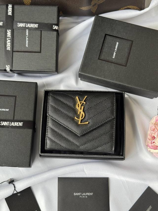 ysl-Saint Laurent 配全套专柜最新包装 Slp三折钱包球纹进口牛皮，背面开叉外袋，六个卡片槽，一个拉链袋，一个纸币隔层，四个票据隔层 可手拿，放