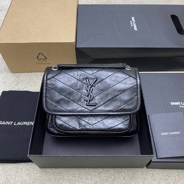 原厂皮 ，配图片包装 升级版哑光原厂皮 古银 爆款Niki～22Cm原厂皮爆裂纹 超多明星，网上同款专柜一包难求，风靡全球的Niki，最热卖的当然是中号22