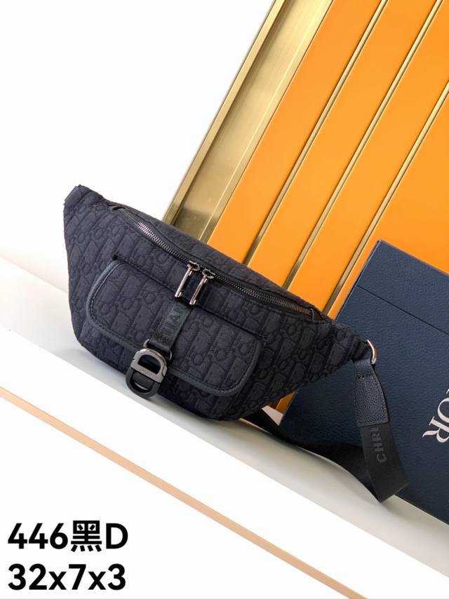 休闲腰包新款：446#黑D，顶级原单货专柜休闲时尚腰包，高端大气，时尚有品味，原单专用高端防水布配头层牛皮，专柜标准布，超级实用，打上专柜Logo五金配件，绝对
