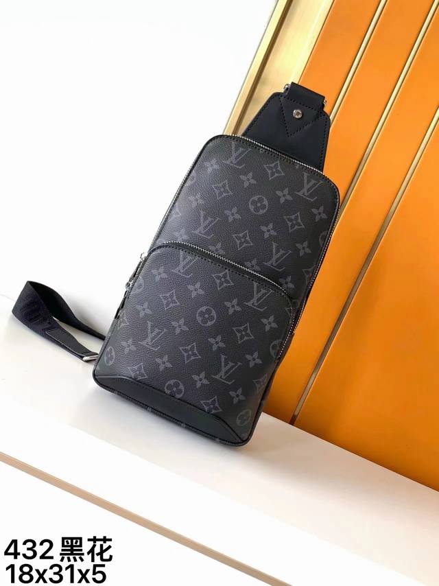 胸包，432黑花#顶级原单 本款大小刚好，非常Ns的一款， Avenue 单肩包于 Damier Infini 经典黑花。可调节肩带可通过 D 形环固定于左右两