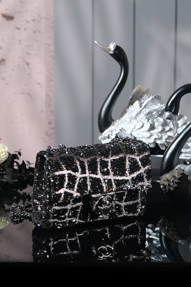 香奈儿Chanel 1：1对标专柜顶级 高级手工系列 Chane1 25P 爆裂高密亮片 款号：A P8020 尺寸：21-8-14Cm P：1560 配套专柜