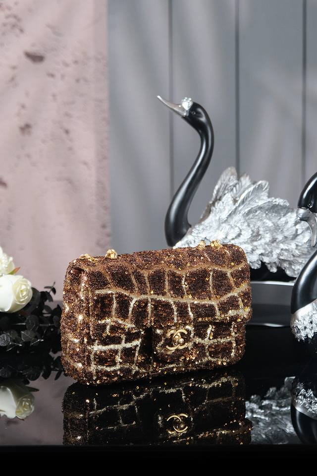 香奈儿Chanel 1：1对标专柜顶级 高级手工系列 Chane1 25P 爆裂高密亮片 款号：A P8020 尺寸：21-8-14Cm P：1560 配套专柜