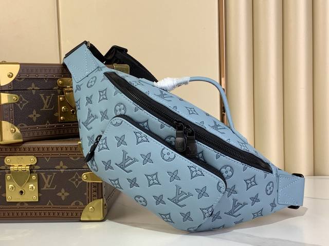 顶级原厂 Rush Bumbag 腰包 M47058 黑色 M14784 深蓝色 M14782 浅蓝色 由Monogram Shadow小牛皮制成 功能齐全 易