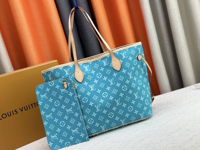 M40995 绚烂彩色 Epi 皮革使 Neverfull 中号手袋非常适合日常使用 这款完美的手袋极具实用性 将包上的系带系紧 亦使其显得更加精巧 成为一款时