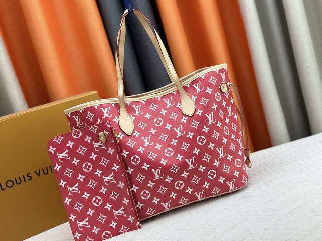 M40995 绚烂彩色 Epi 皮革使 Neverfull 中号手袋非常适合日常使用 这款完美的手袋极具实用性 将包上的系带系紧 亦使其显得更加精巧 成为一款时