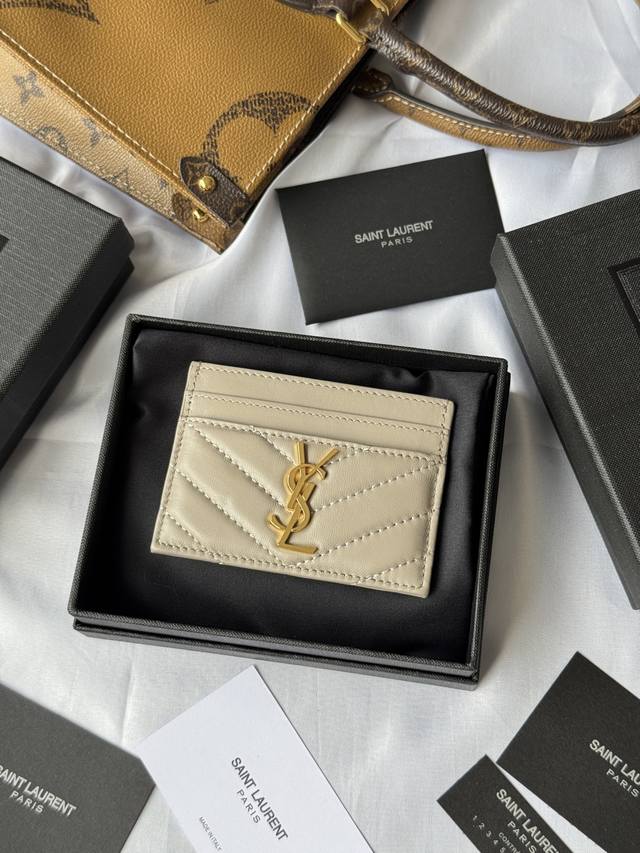 Ysl经典卡片包小羊皮 制作 monogram Saint Laurent卡包 饰以金属联结Ysl标志和Matelass 缝线 Slp 卡片夹 信用夹金属互扣式