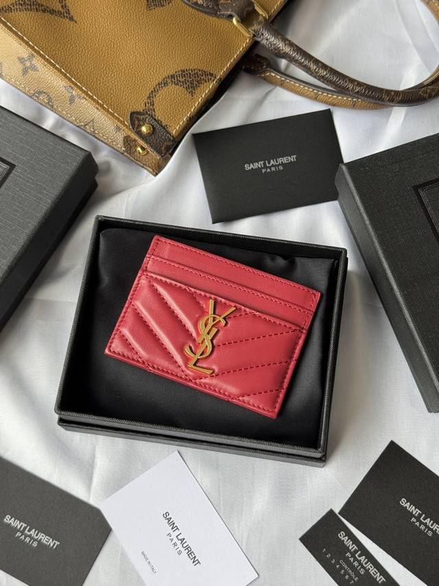 Ysl经典卡片包小羊皮 制作 monogram Saint Laurent卡包 饰以金属联结Ysl标志和Matelass 缝线 Slp 卡片夹 信用夹金属互扣式