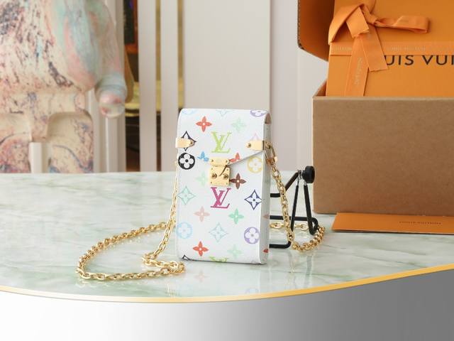 顶级原单 独家实拍 M14098 白彩 黑彩 M13572老花 手机包链条包 当季新款 M Tis 手机包 本款 M Tis 手机包向路易威登经典行李箱采撷灵感