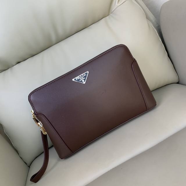 顶级专柜老鼠高端狠货 最新火爆款普拉达双拉链密码锁进口头层牛皮手拿包火爆款大量出货啦,叫嚣专柜货顶级原单货纸上谈兵吹牛皮的咱不会 请让狠货说话 款式可以复制抄袭