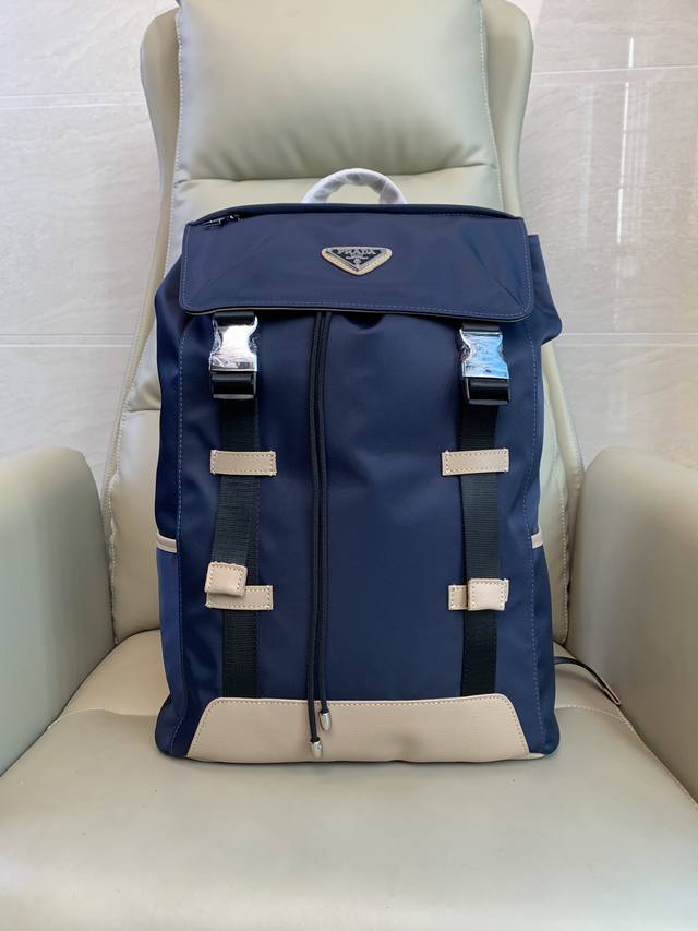 顶级专柜老鼠狠货 最新款式普拉达专柜尼龙布配进口原版皮双肩背包火爆款大量出货拉,叫嚣专柜货顶级原单货纸上谈兵吹牛皮的咱不会 请让狠货说话 款式可以复制抄袭 材料 顶级专柜老鼠狠货 最新款式普拉达专柜尼龙布配进口原版皮双肩背包火爆款大量出货拉,叫嚣专柜货顶级原单货纸上谈兵吹牛皮的咱不会 请让狠货说话 款式可以复制抄袭 材料