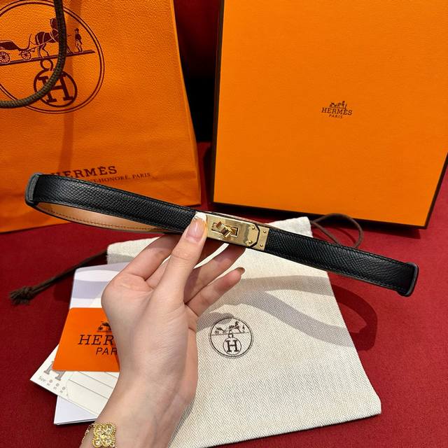 爱马仕Hermes 女士腰带 纯进口Epsom小牛皮 韧性十足 皮质手感细腻 搭配精致完美Kelly .五金 品牌代表作极强 风靡全球. 穿裙子必备神器 尽显女