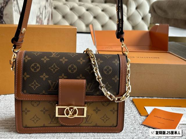 配盒 升级版 size 25*20Cm 大号 l家 达芙妮 配链条肩带 此款对版细节高质量 又改良五金 五金卡扣的增加 也更加稳固 全面升级