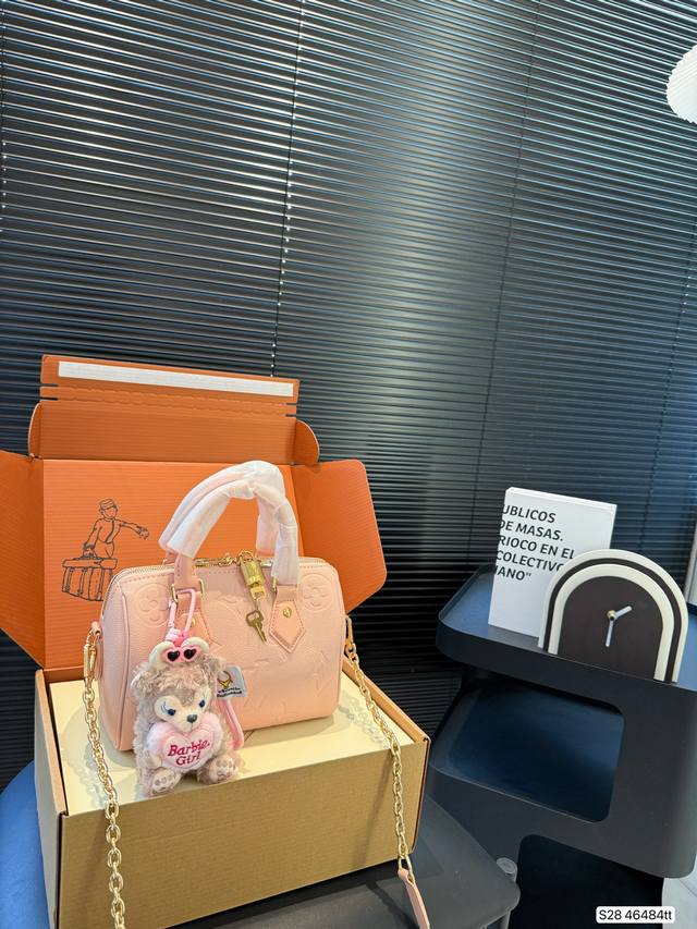 配飞机盒折叠盒子 全钢五金 变码芯片 lv枕头包 又甜又酷 一整个爱住 百搭时尚 颜值超高 是每个潮酷女孩必入单品 尺寸:20 14 货号46484Tt