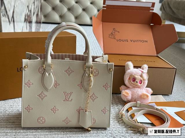 配盒 size 25*20Cm 小 质量超好 懂货来 真的是太高级啦 新款淡奶草莓Onthego 托特包 托特包真的好好看~ 自带挂件超适合小甜妹手拎单肩斜挎都