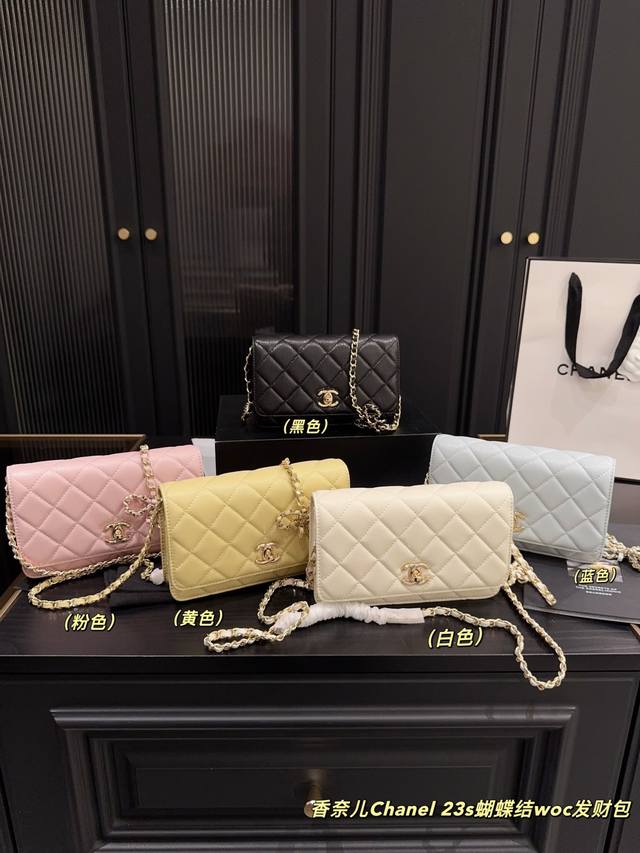 配折叠盒尺寸19.11 香奈儿Chanel 23S蝴蝶结Woc发财包 少女心满满的蝴蝶结Woc还是书包扣 在经典黑金Woc的基础上加了一个皮穿链蝴蝶结 简约又不