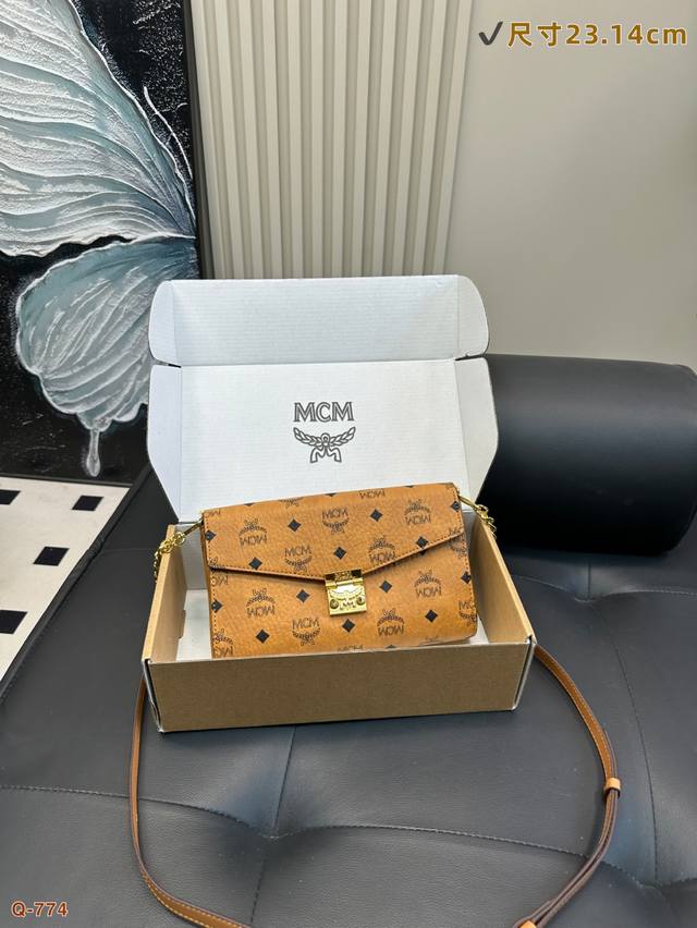 配礼盒 mcm链条包 实拍单肩包专柜同步上市又是少女心爆棚的款 到手让您爱不释手 经典多色 百搭各路风格的妹子们 原版货 质量过硬 让比对原版打造~Mcm卡夹信 配礼盒 mcm链条包 实拍单肩包专柜同步上市又是少女心爆棚的款 到手让您爱不释手 经典多色 百搭各路风格的妹子们 原版货 质量过硬 让比对原版打造~Mcm卡夹信