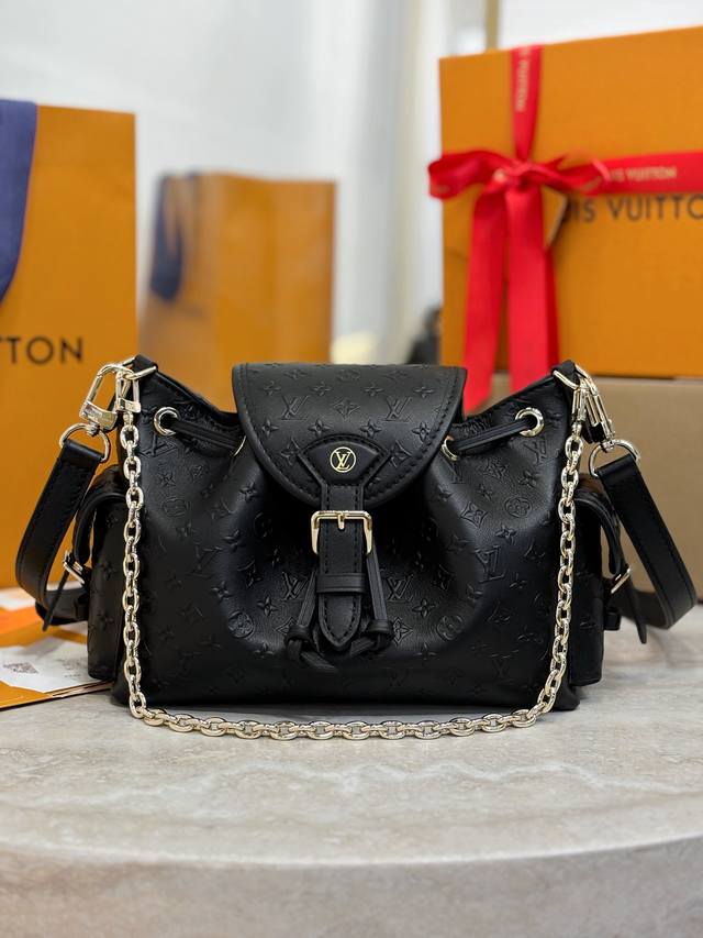 顶级原单 OdysséE 手袋 M25554黑色 OdysséE 手袋出自 2025 早秋系列 巧妙回溯 Cruise 早春系列的 Excursion 双肩包设