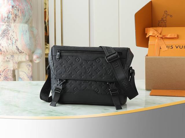 出厂价P 顶级原单 独家实拍 M25121黑色 变码芯片版 全皮压花男 差包系列 本款 Voyager 小号邮差包取材 Monogram Shadow 牛皮革, 出厂价P 顶级原单 独家实拍 M25121黑色 变码芯片版 全皮压花男 差包系列 本款 Voyager 小号邮差包取材 Monogram Shadow 牛皮革,