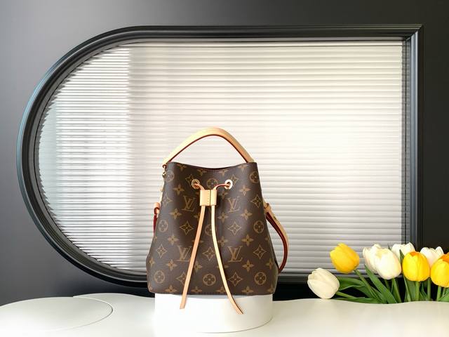 动态变码芯片 顶级原单加强版 钢鸡眼五金 认准图片细节顶级原单 M46581老花 迷你水桶包系列 NéOnoé Bb手袋 加上天然皮革材质的修饰的Monogra 动态变码芯片 顶级原单加强版 钢鸡眼五金 认准图片细节顶级原单 M46581老花 迷你水桶包系列 NéOnoé Bb手袋 加上天然皮革材质的修饰的Monogra