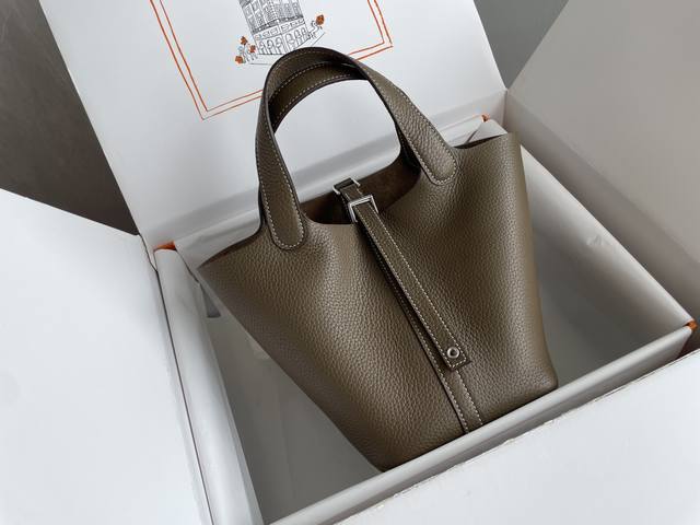 原价1500 618狂欢特惠活动 大象灰银扣 半手缝 牛皮 全新无质量问题 无礼盒 有布袋 尺寸:18Cn 原价1500 618狂欢特惠活动 大象灰银扣 半手缝 牛皮 全新无质量问题 无礼盒 有布袋 尺寸:18Cn