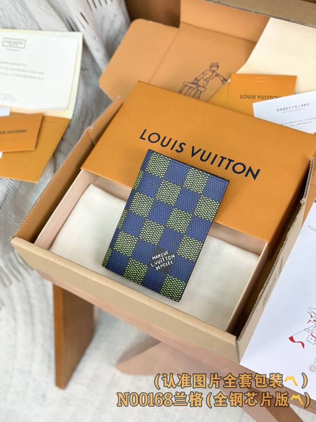 出厂价P N00168 兰格 护照夹 A级全钢 个性化定制版!变码芯片、護照封套!這款品牌經典護照封套以Damier Heritage塗層帆布製作,並配以標誌性 出厂价P N00168 兰格 护照夹 A级全钢 个性化定制版!变码芯片、護照封套!這款品牌經典護照封套以Damier Heritage塗層帆布製作,並配以標誌性