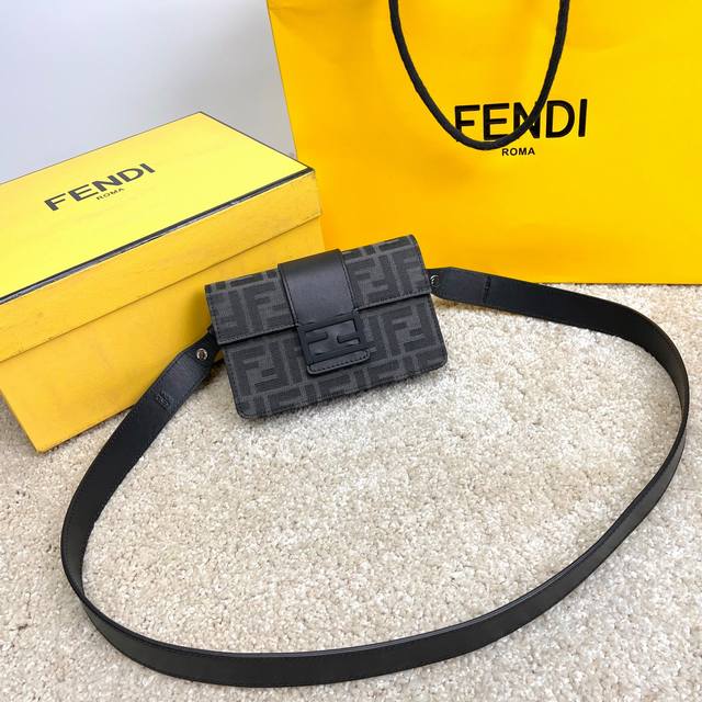 原单品质 ,王嘉尔同款,对花版本,细节专柜同步,男女通用小背包,也可以当腰包,妥妥的火爆款,尺寸17Cm 原单品质 ,王嘉尔同款,对花版本,细节专柜同步,男女通用小背包,也可以当腰包,妥妥的火爆款,尺寸17Cm