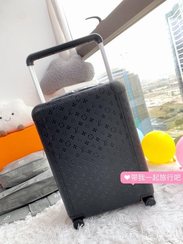 驴家Lv拉杆箱 登机箱 旅行箱 L.V拉杆箱旅行箱高端货,路易威登。 变色皮,海关锁,万向轮,铝制宽拉杆时尚大气,范冰冰,李晨,吴秀波,大表姐,井柏然明星同款! 驴家Lv拉杆箱 登机箱 旅行箱 L.V拉杆箱旅行箱高端货,路易威登。 变色皮,海关锁,万向轮,铝制宽拉杆时尚大气,范冰冰,李晨,吴秀波,大表姐,井柏然明星同款!