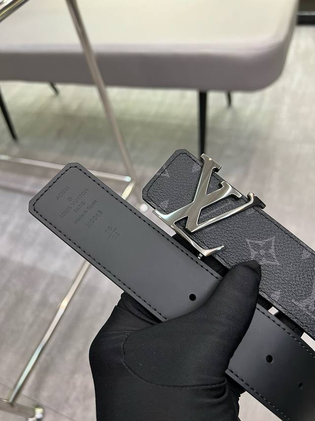 Lv配送专柜包装 打孔针 专柜同款、实拍专柜官网，彰显个性，清晰美观，皮质软，手感舒适，档次高。高清实拍品质保证，非市场货宽度38Mm