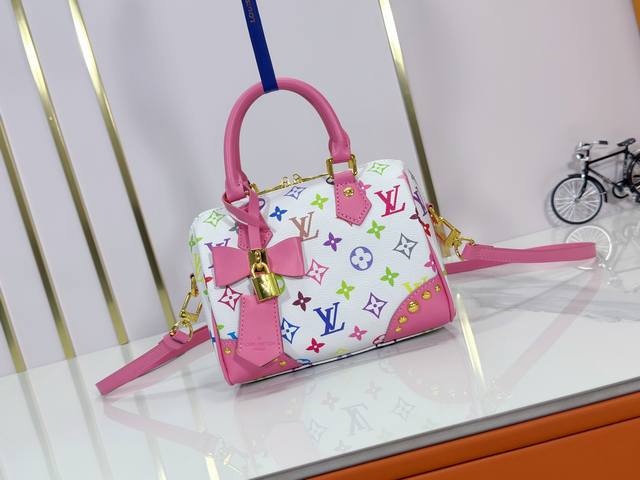 升级原版 M58953 M46234 M46222 Speedy BandoulièRe 20 手袋取材柔软涂层帆布，以缤纷彩虹色调描摹全幅 Monogram