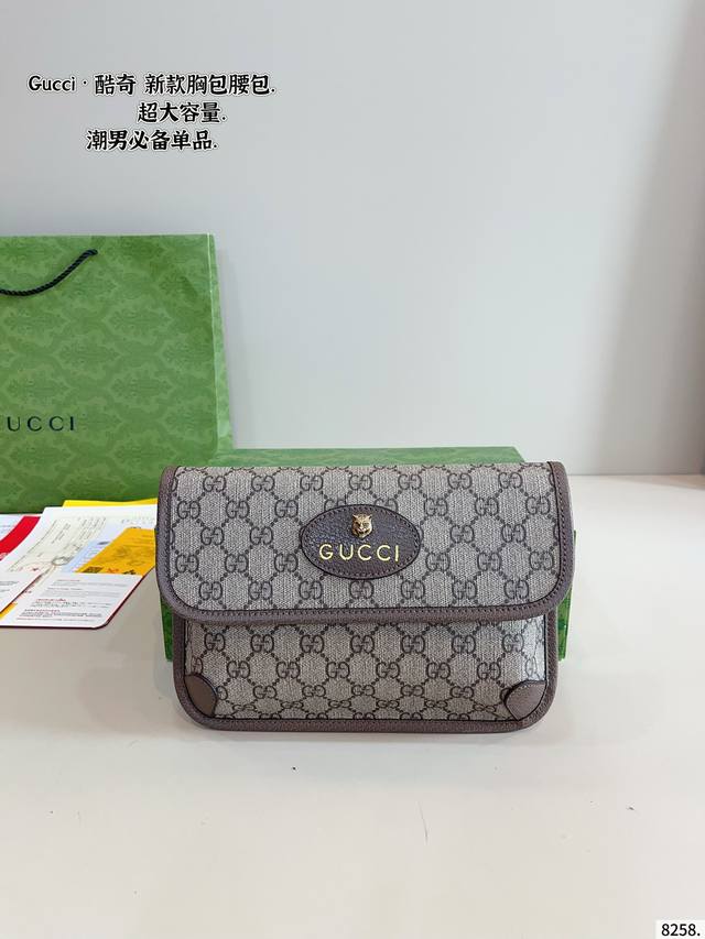 配礼盒. Gucci 新款胸包 Print 今年最火的一款，官网正品的质量 酷奇腰包胸包！古奇 Gucci 专柜最新同款腰包 胸包 特别有范的一款潮包 官方主推