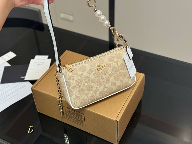 配飞机盒 Size：19.12Cm 蔻驰 Nolita19麻将包 保留原有包型 可以自己配长肩带 好看又好用！ 搜索蔻驰Coach 麻将包