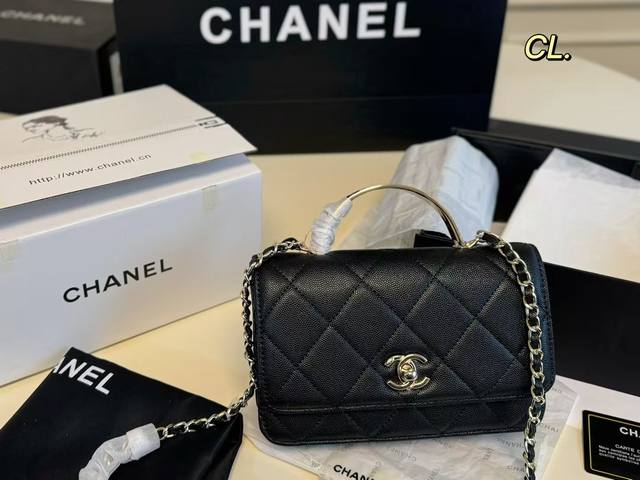折叠盒飞机盒 Size：19×13 Chanel 香奈儿Woc手提链条包 带Logo五金手柄 羊皮纹材质皮穿链 卡位多，隔层，多种背法～ 精致小巧，高端大气 复