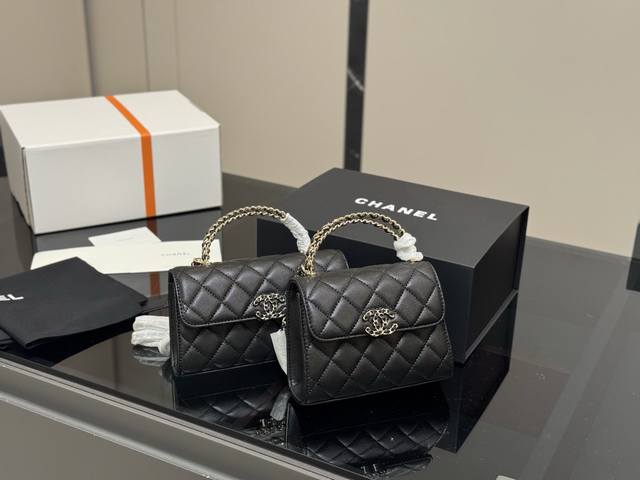 配全套包装 Size：18Cm 15Cm 香奈儿23P Kelly 最美的23P，太好看了想要马上滴滴Sa的冲动 新包真的超香哦！ 牛皮品质