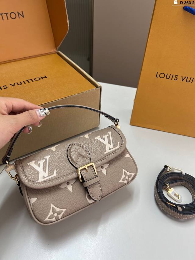 芯片版本 迷你小法棍超级可爱 手拎斜挎都可以容量也很棒 D-363-2尺寸19×9折叠盒飞机盒