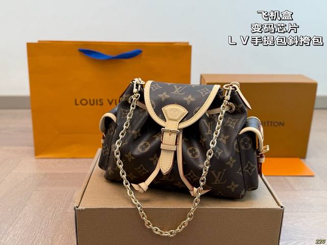 飞机盒变码芯片 Lv手提包斜挎包 实在太好看了！百看不厌。 一眼就让人心动的包。 尺寸合适，既能装又不重！ 手提和单肩都很好看 入股不亏！ 尺寸23 16