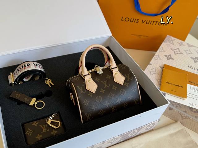 20Cm 折叠礼盒 Size：20×14 超值套盒送礼首选 包包钥匙扣零钱包 Lv 路易威登Speedy波士顿枕头包 经典重现，轻便又时尚～ 肩带调节，可手提，